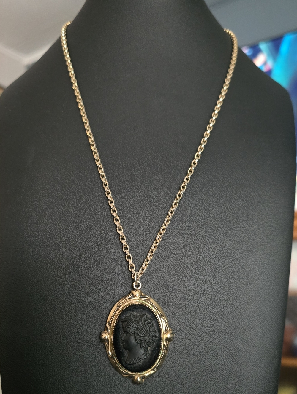 Gold-Tone Cameo Pendant Necklace - Black Cameo